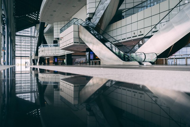 [Sidewalk Jimbaran Mall] Foto hanya ilustrasi, bukan tempat sebenarnya. Sumber: unsplash/AdityaChincure