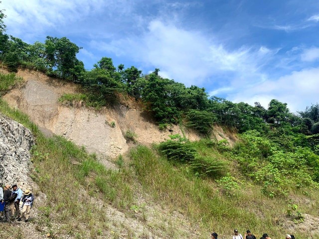 Foto : Kegiatan fieldtrip oleh mahasiswa angkatan 23 teknik geologi 