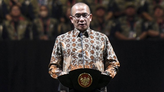 Ketua KPU Hasyim Asy'ari memberikan sambutan pada rapat konsolidasi nasional kesiapan Pemilu 2024 di Istora Senayan, Jakarta, Sabtu (30/12/2023). Foto: ANTARA FOTO/Hafidz Mubarak A