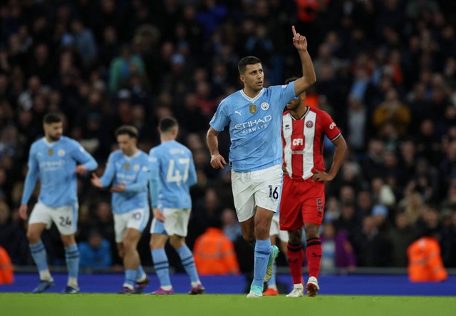 Rodri Hernandez mencetak gol saat Manchester City vs Sheffield United dalam laga lanjutan Liga Inggris di Stadion Etihad pada Sabtu (30/12/2023) malam WIB. Foto: REUTERS/Phil Noble