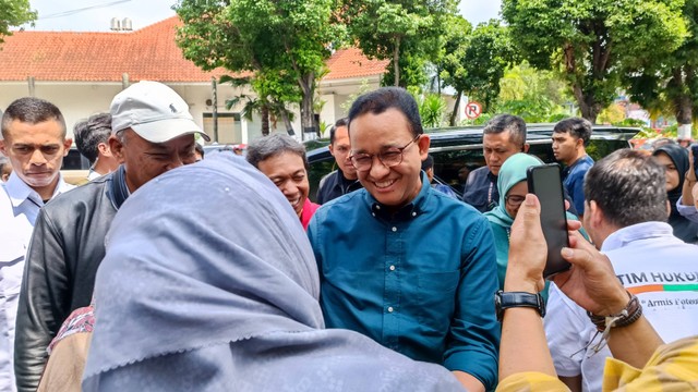 Capres nomor urut 01 Anies Baswedan berkunjung ke Yogyakarta, Minggu (31/12/2023). Foto: Arfiansyah Panji Purnandaru/kumparan