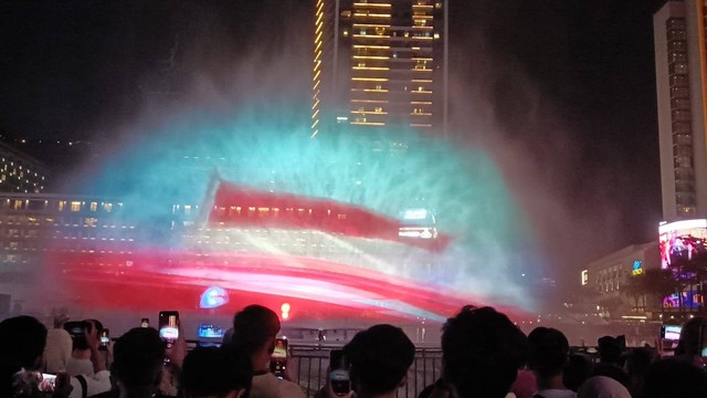 Water screen Air Mancur Bundaran HI tampilkan gambar IKN, Minggu (31/12/2023). Foto: Hedi/kumparan