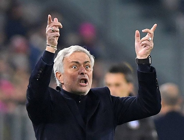 Jose Mourinho, pelatih AS Roma. Foto: REUTERS/Massimo Pinca