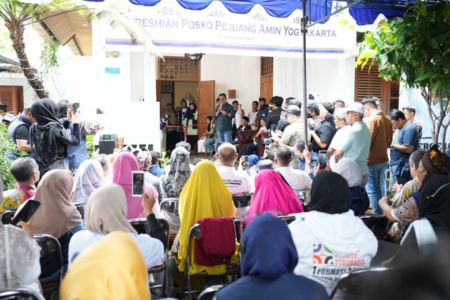 Capres 01 Anies Baswedan meresmikan Posko Pejuang AMIN Yogyakarta di wilayah Kotabaru, pada Minggu (31/12/2023). Foto: Dok. Istimewa