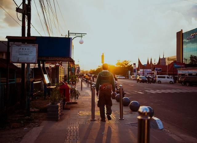 https://unsplash.com/photos/a-man-walking-down-a-sidewalk-next-to-a-street-N2-TtnXpNAw?utm_content=creditShareLink&utm_medium=referral&utm_source=unsplash