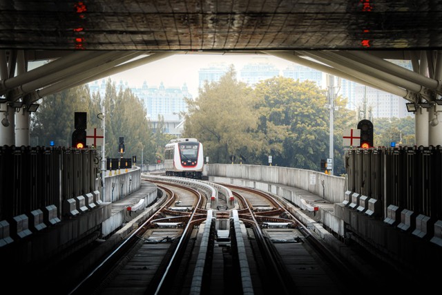 Rute Feeder LRT Palembang. Foto hanya sebagai ilustrasi, bukan tempat sebenarnya. Sumber: Unsplash/Fadhila Nurhakim.