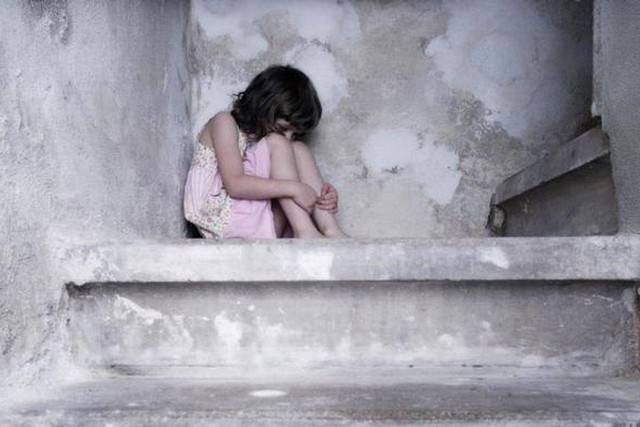 Ilustrasi pemerkosaan anak. Anak perempuan berusia 7 tahun di KKR idap penyakit kelamin setelah diperkosa secara bergantian dan setiap hari oleh ayah, kakek dan tetangganya. Foto: Shutterstock