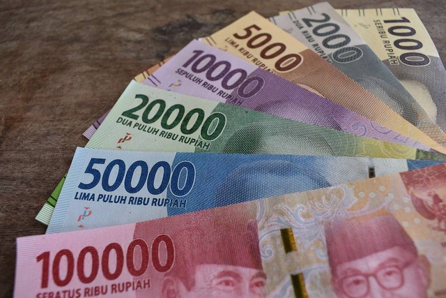 Ilustrasi perbedaan sanering dan redenominasi. Sumber: pixabay