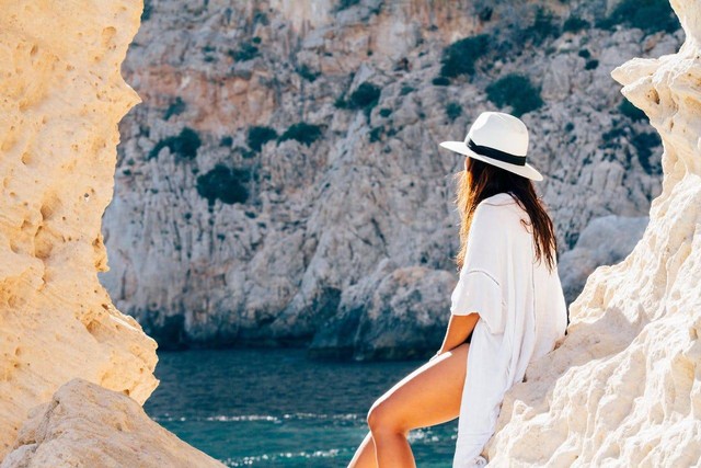 Baju yang cocok untuk ke pantai. Foto hanya ilustrasi, bukan yang sebenarnya. Sumber: Pexels/Riccardo