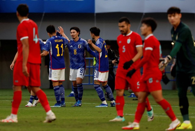 Takumi Minamino dari Jepang merayakan setelah mencetak gol saat pertandingan persahabatan internasional di Stadion Nasional Jepang, Tokyo, Jepang. Foto: Issei Kato/Reuters