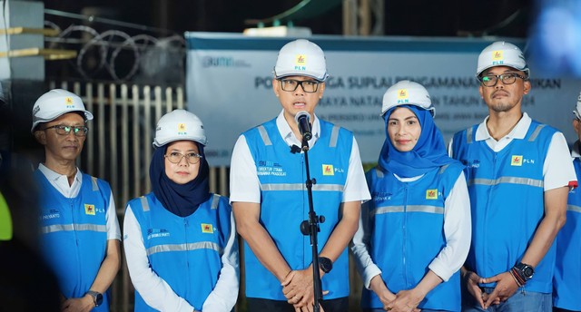 Direktur Utama PLN, Darmawan Prasodjo turun langsung memimpin dan memonitor seluruh posko siaga kelistrikan PLN. Foto: dok. PLN