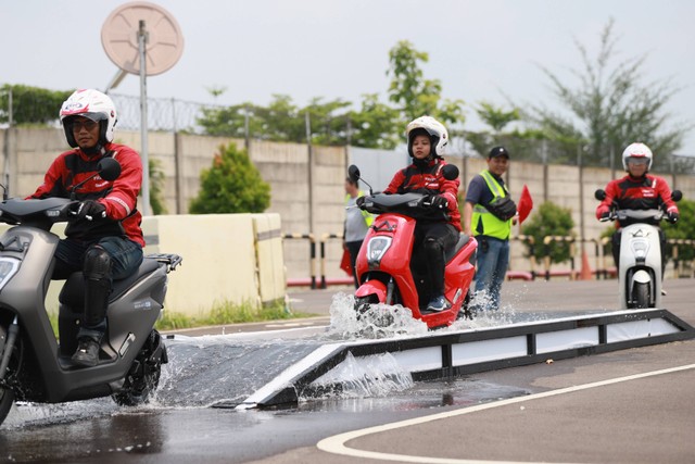 Media first ride motor listrik Honda EM1 e: di Indonesia. Foto: dok. AHM