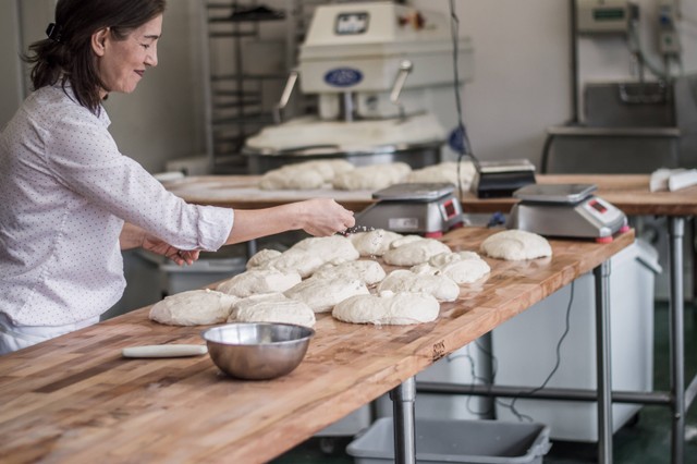 Ilustrasi Toko Bahan Kue di Medan, Foto: Unsplash/Maranda Vandergriff