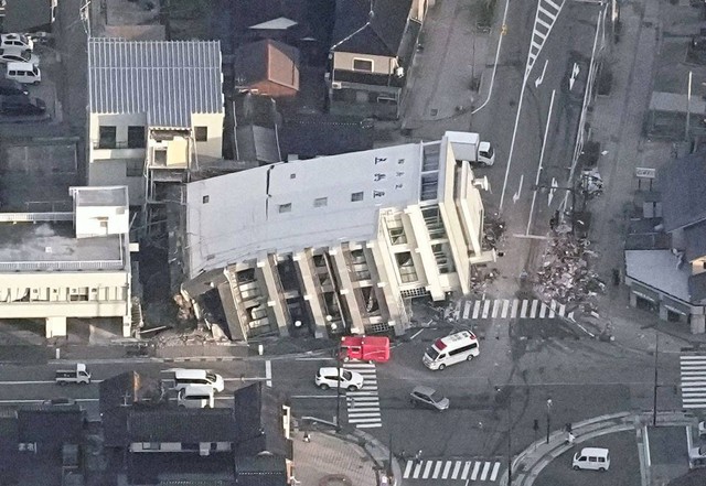 Foto udara kerusakan usai gempa di prefektur Ishikawa, Jepang, Selasa (2/1/2024). Foto: Kyodo/via REUTERS