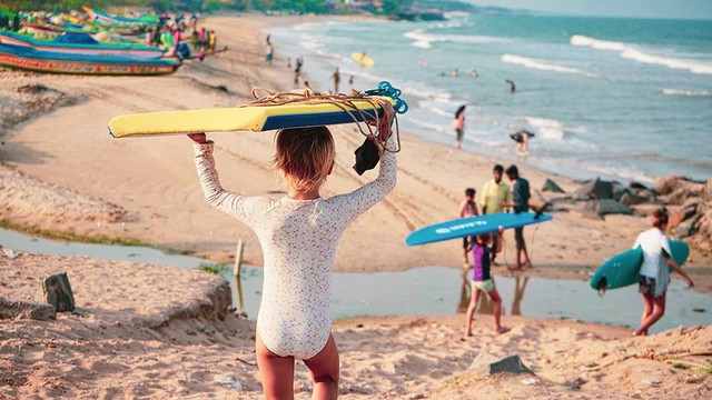 Ilustrasi cerita liburan ke pantai bersama teman. Sumber: www.unsplash.com