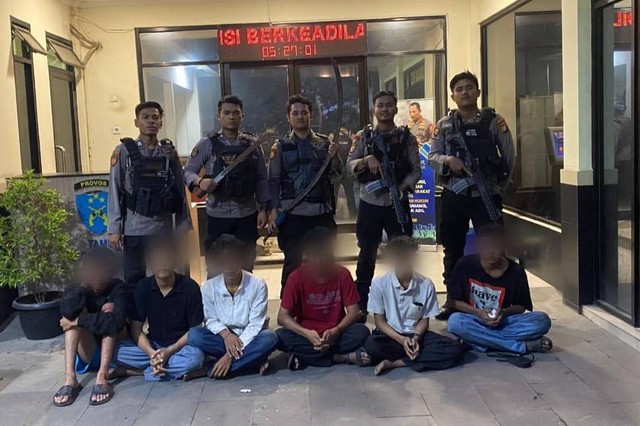 Polisi menangkap 6 remaja yang diduga hendak tawuran di kawasan Cengkareng, Jakarta Barat. Foto: Dok. Istimewa