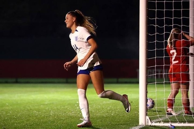 Poppy Pritchard, pemain Timnas Wanita Inggris U-19 dan Durham. Foto: Instagram/@poppypritchardd