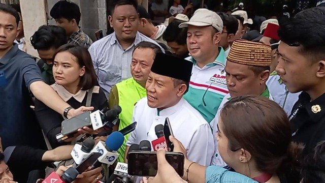 Cawapres nomor urut 1, Muhaimin Iskandar blusukan ke Kampung Nelayan, Kali Adem, Penjaringan, Jakarta Utara, Selasa (2/1/2023). Foto: Fadlan Nuril Fahmi/kumparan