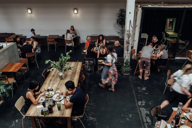 4 Tempat Makan Keluarga di Pekanbaru. Foto:Pexels/Rachel Claire.