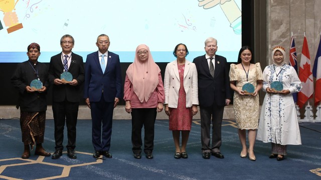 South Asian Waste Hero Award yang diselenggarakan SEAMEO Regional Centre for Sufficiency Economy Philosophy For Sustainability (SEPS).