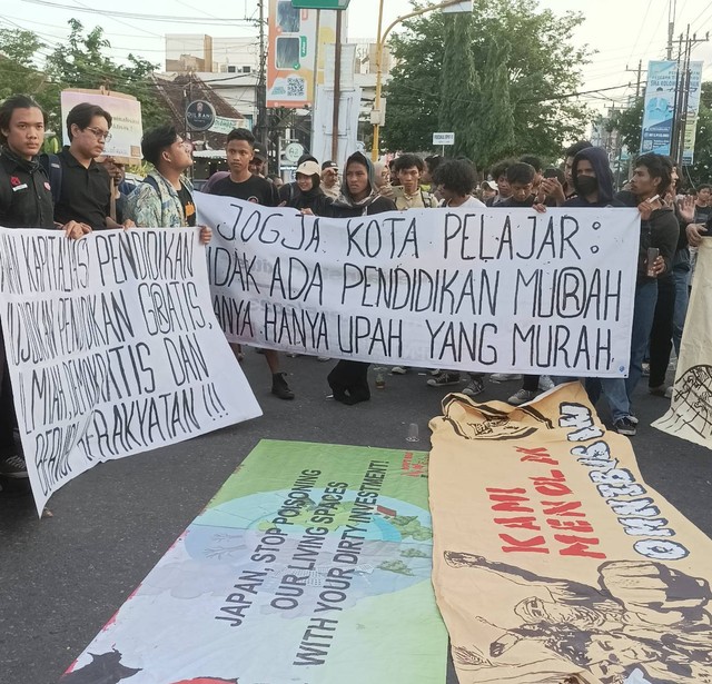 Aksi Gejayan Kembali Memanggil pada tanggal 16 Desember 2023 yang mengangkat isu tentang pendidikan. (Foto: Dok. pribadi Markus Togar Wijaya)