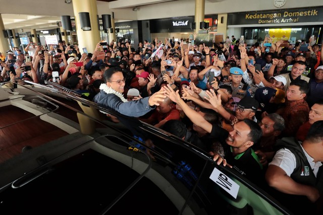 Capres Anies Baswedan tiba di Bandara Internasional Minangkabau, Sumbar, Rabu (3/1/2024) untuk berkampanye. Foto: Dok. Istimewa