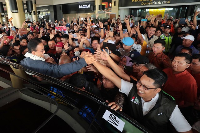 Capres Anies Baswedan tiba di Bandara Internasional Minangkabau, Sumbar, Rabu (3/1/2024) untuk berkampanye. Foto: Dok. Istimewa