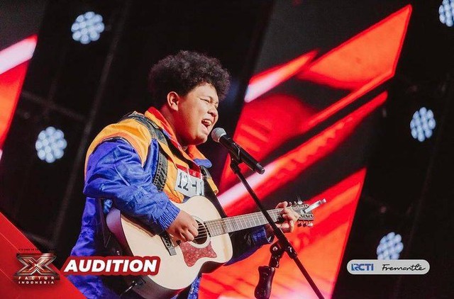 Penampilan Muhammad Allif Putra Nialdin di panggung X Factor Indonesia. Foto: Dok. Instagram @xfactoridofficial