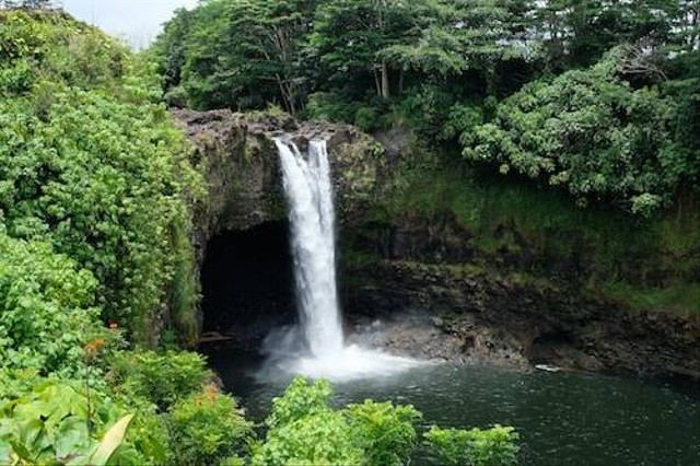 Ilustrasi Air Terjun Batang Kapas, Foto: Unsplash/Seth Cottle