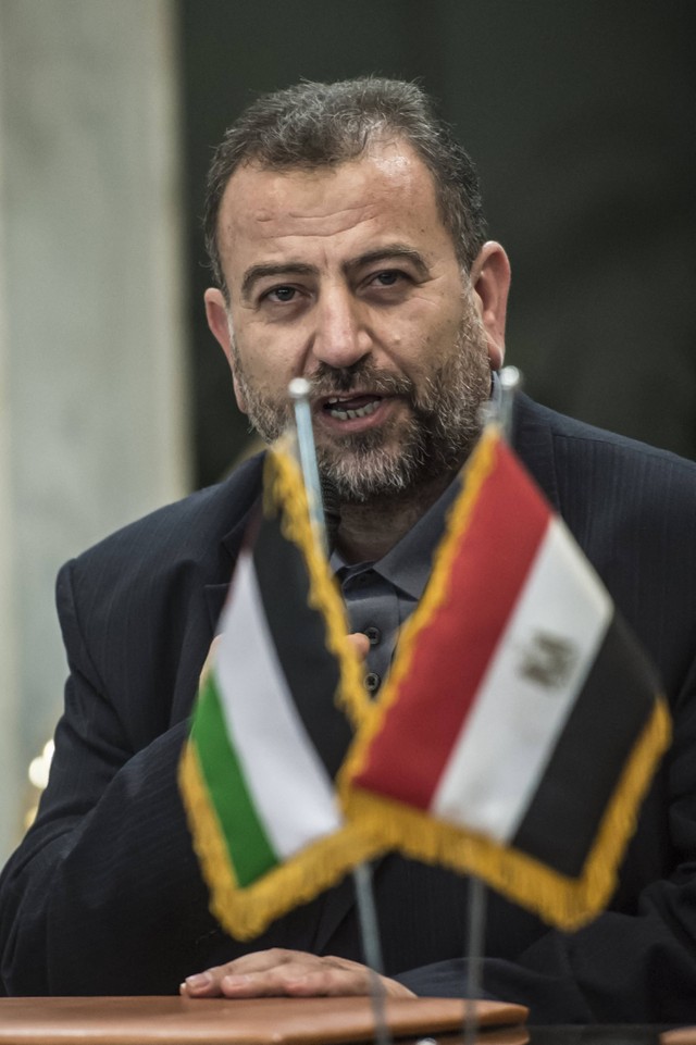Pemimpin Hamas, Saleh al-Arouri saat penandatanganan perjanjian rekonsiliasi antara Hamas dan Fatah di Kairo pada 12 Oktober 2017. Foto: Khaled Desouki/AFP