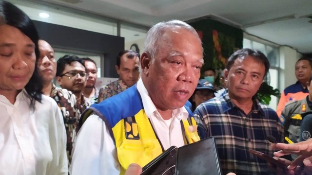Menteri PUPR, Basuki Hadimuljono, saat meninjau RSUD Sumedang pada Rabu (3/1/2023). Foto: Rachmadi Rasyad/kumparan