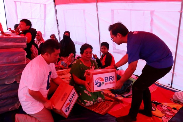 BRI beri bantuan ke korban gempa Sumedang. Foto: Dok. BRI