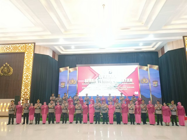 Sebanyak 10 pejabat utama laksanakan Sertijab di GSG Mapolda Lampung. | Foto: Sinta Yuliana/Lampung Geh