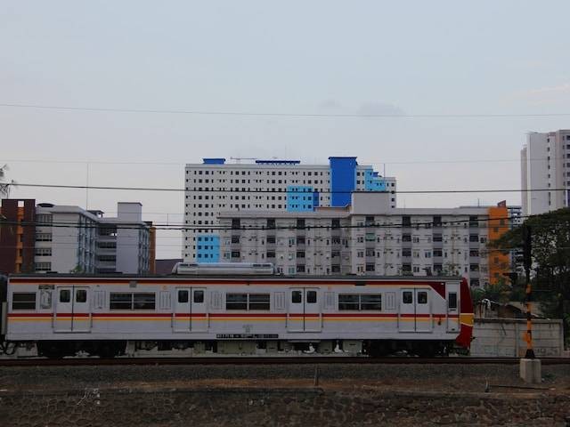 Tempat parkir mobil Stasiun Tangerang. Foto hanya ilustrasi, bukan tempat sebenarnya. Sumber: Unsplash/Fasyah Halim