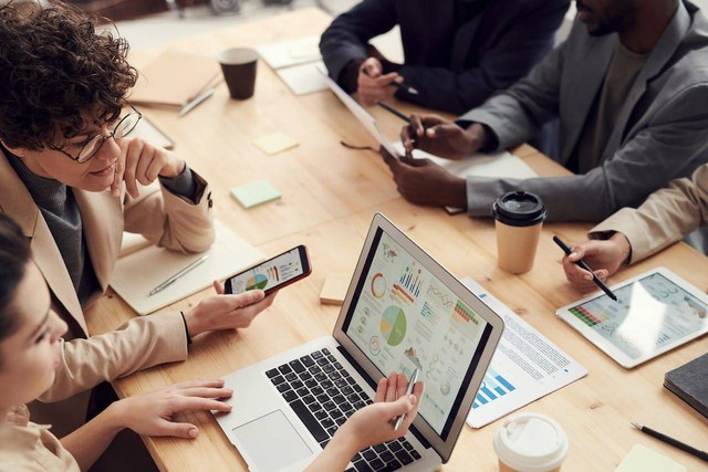 Ilustrasi pertanyaan tentang laporan keuangan. Foto: Pexels