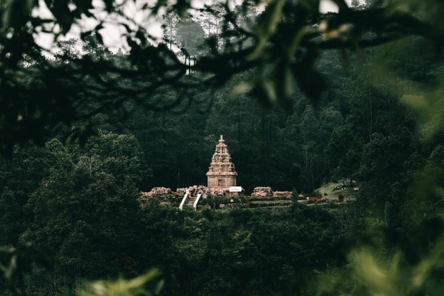 Candi Gedong Songo, Bandungan, Jawa Tengah. Sumber : Unsplash