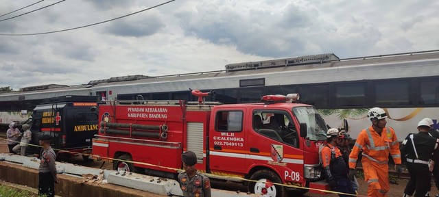 Situasi di lokasi tabrakan kereta api di Cicalengka, Kabupaten Bandung, Jumat (5/1). Foto: Rachmadi Rasyad/kumparan