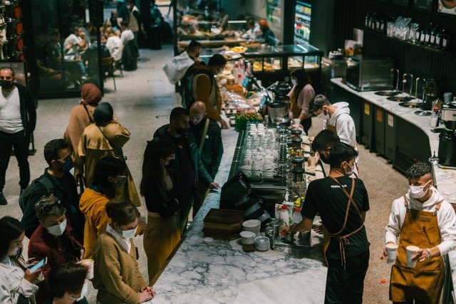 Restoran prasmanan di Jakarta. Foto hanya ilustrasi, bukan yang sebenarnya. Sumber: Pexels/Sami  Abdullah