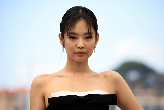 Jennie Blackpink berpose saat sesi pemotretan untuk film "The Idol" di Festival Film Cannes edisi ke-76 di Cannes, Prancis selatan, pada 23 Mei 2023. Foto: Valery HACHE/AFP