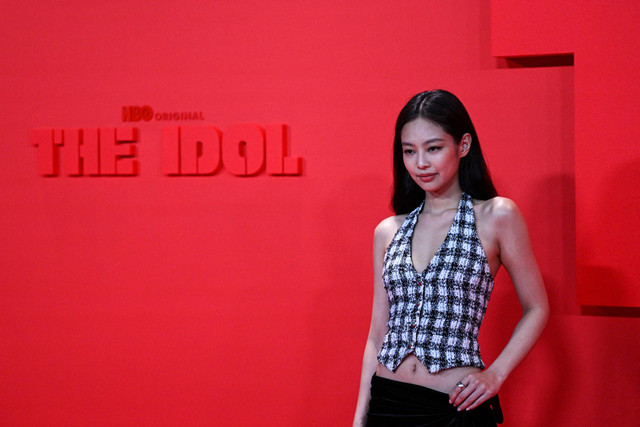 Jennie Blackpink berpose saat sesi pemotretan untuk serial TV "The Idol" di sela-sela Festival Film Cannes edisi ke-76 di Cannes, Prancis selatan, pada 23 Mei 2023. Foto: Patricia DE MELO MOREIRA/AFP