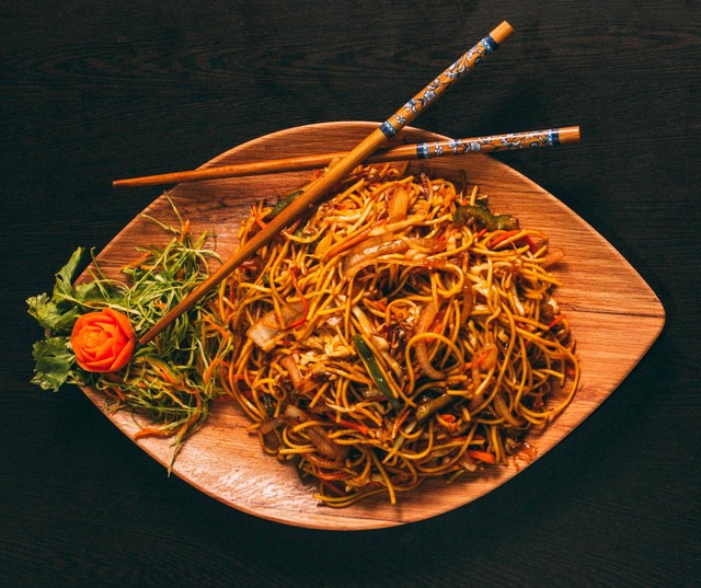 Tempat Makan Mie Pedas di Bandung. Foto hanya ilustrasi, bukan tempat sebenarnya. Sumber: Unsplash/Orijit Chatterjee