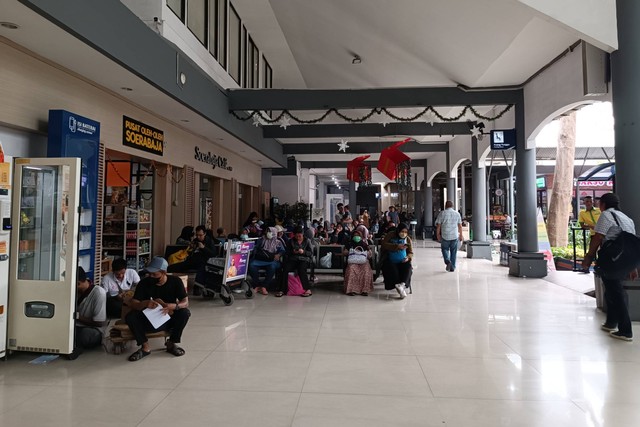 Suasana Stasiun Gubeng, Surabaya pada Jumat (5/1/2024), usai kecelakaan kereta di Cicalengka. Foto: Farusma Okta Verdian/kumparan