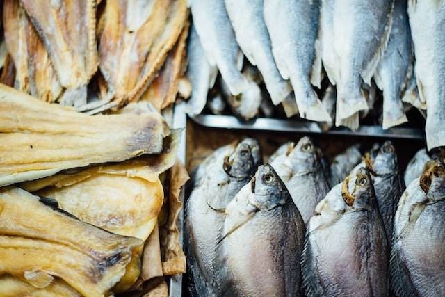 Apakah Ikan Asin Termasuk Produk Bioteknologi. Foto hanya ilustrasi. Sumber foto: Unsplash/Shuttersnap