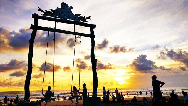 Pemandangan Pantai Petitenget Bali. Bukan tempat sebenarnya. Sumber: https://unsplash.com