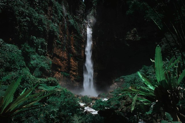 Air Terjun Lepo. Foto Hanya Ilustrasi, Bukan Gambar Sebenarnya. Sumber: Unsplash/Aditya Hermawan