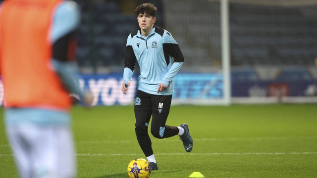 Gelandang Blackburn Rovers Rory Finneran melakukan pemanasan selama pertandingan EFL Sky Bet Championship antara Blackburn Rovers dan Bristol City di Ewood Park, Blackburn, Inggris pada 12 Desember 2023. Foto: IMAGO/Pro Sports Images via Reuters