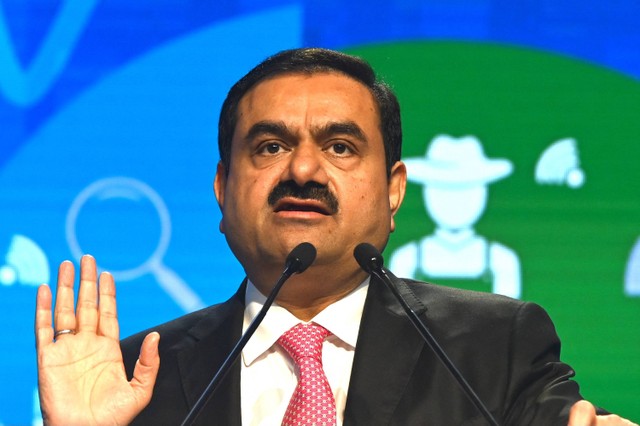 Ketua konglomerat India Adani Group, Gautam Adani, berbicara di Kongres Akuntan Dunia di Mumbai pada 19 November 2022. Foto: INDRANIL MUKHERJEE / AFP