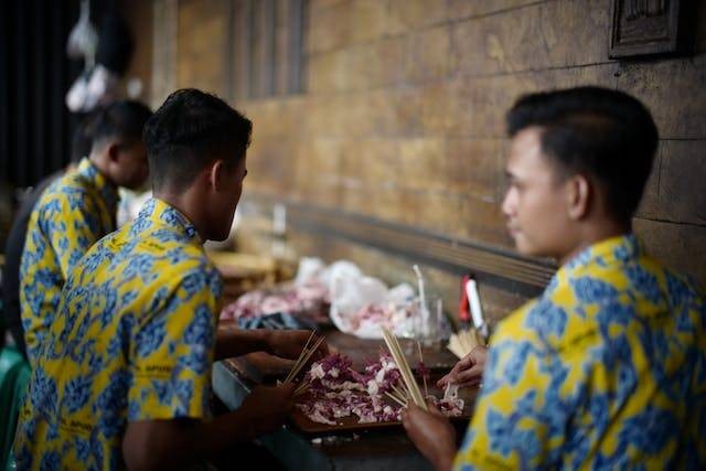 Kuliner Jakarta Timur malam hari. Foto hanya ilustrasi, bukan gambar sebenarnya. Sumber foto: Pexels/irwan zahuri 