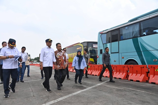 Menhub Budi Karya Sumadi meninjau Terminal Tipe A Pakupatan, Serang, Banten, Sabtu (6/1/2023). Foto: Dok. Kemenhub