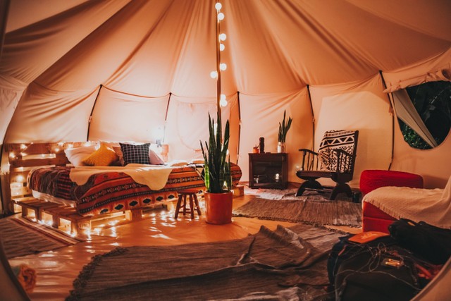 Fasilitas Glamping untuk Liburan, Pexels/Matheus Bertelli